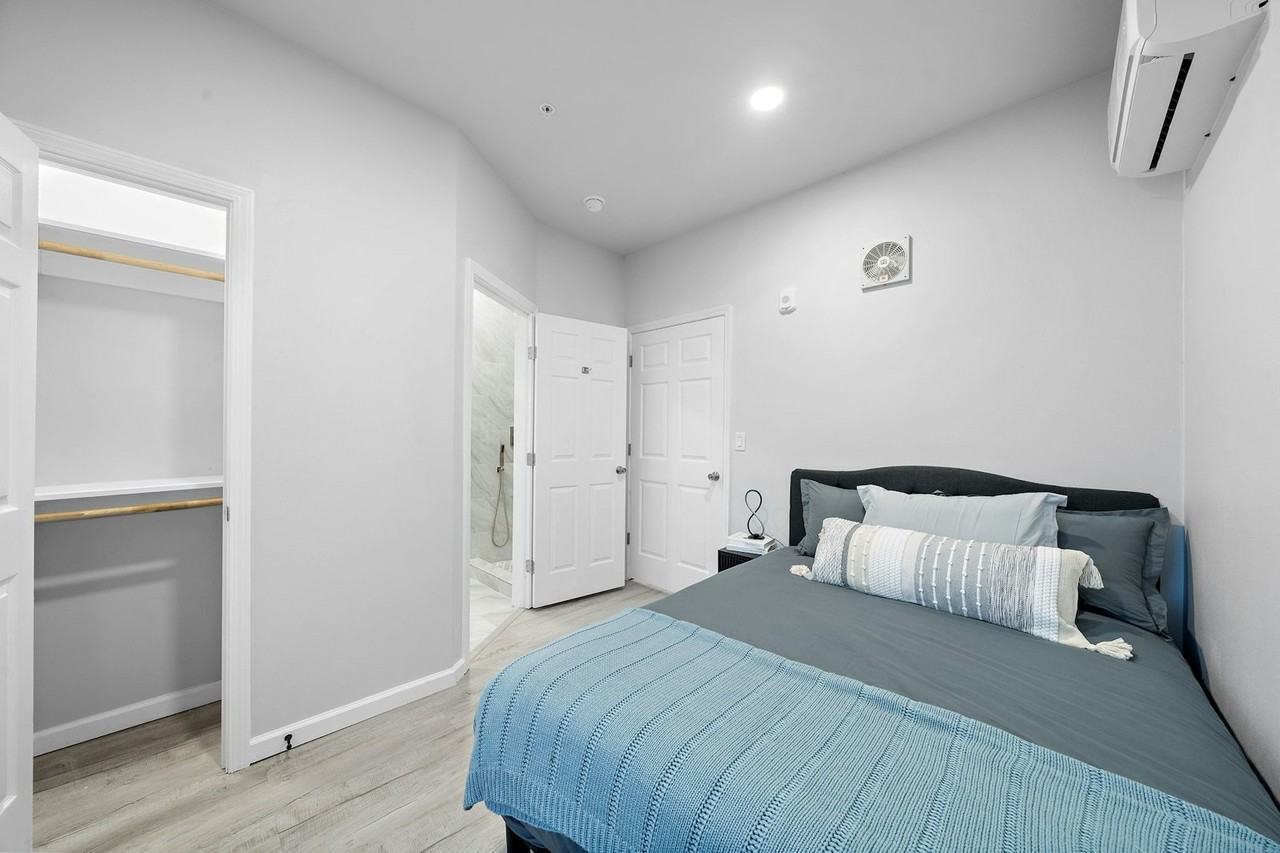 801 Avenue K, Unit D - Photo 6 of 15