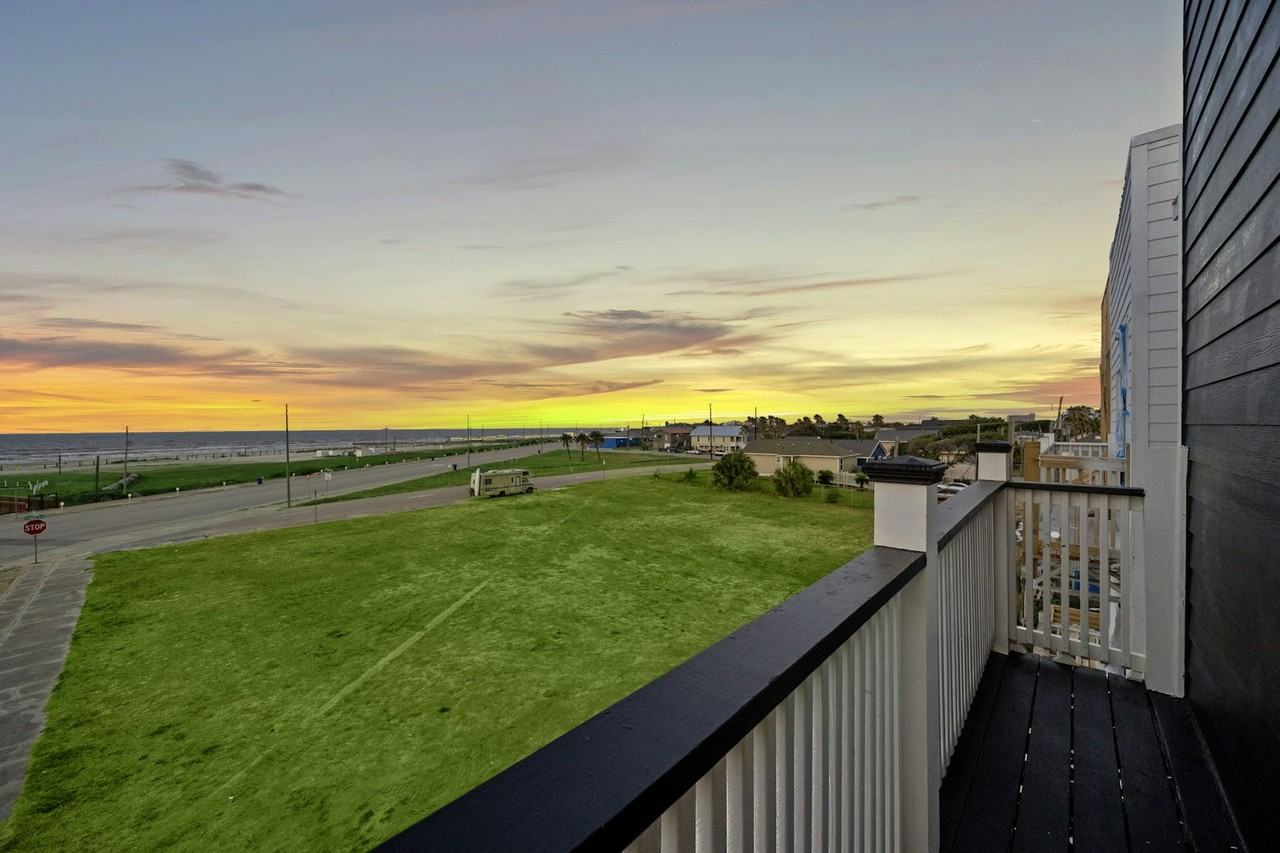 801 Avenue K, Unit D - Photo 7 of 15