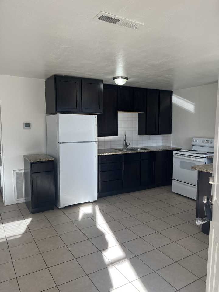 R - 275 N 100 W - HC - Photo 5 of 22