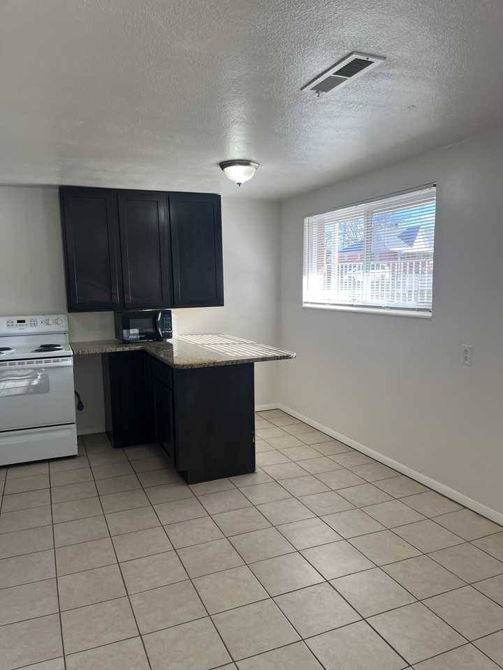 R - 275 N 100 W - HC - Photo 7 of 22