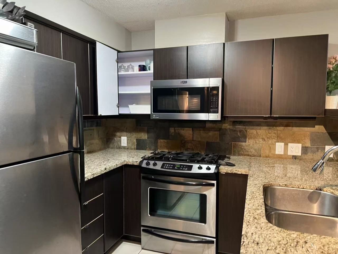 6068 No. 3 Rd #803 - Photo 2 of 8