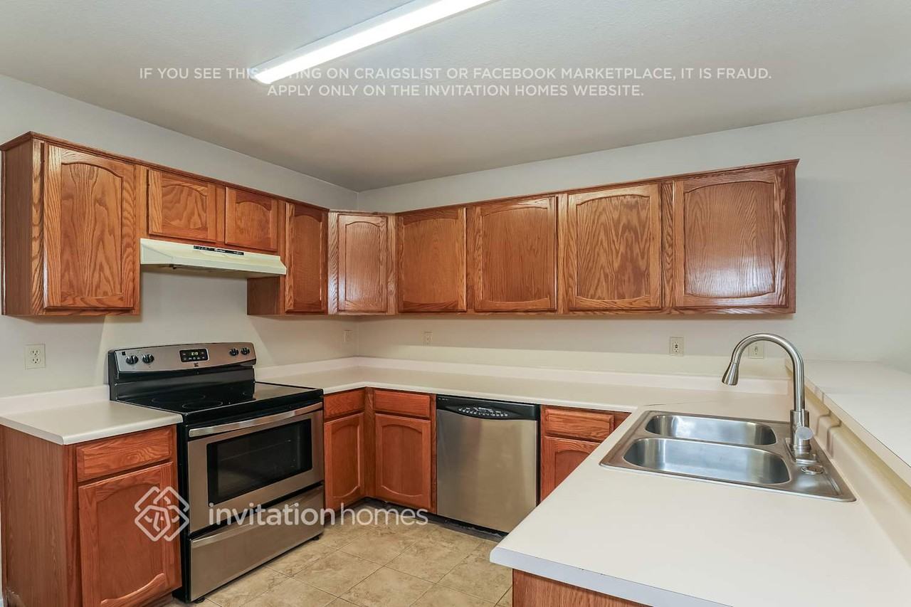 11564 W Sage Dr - Photo 7 of 17