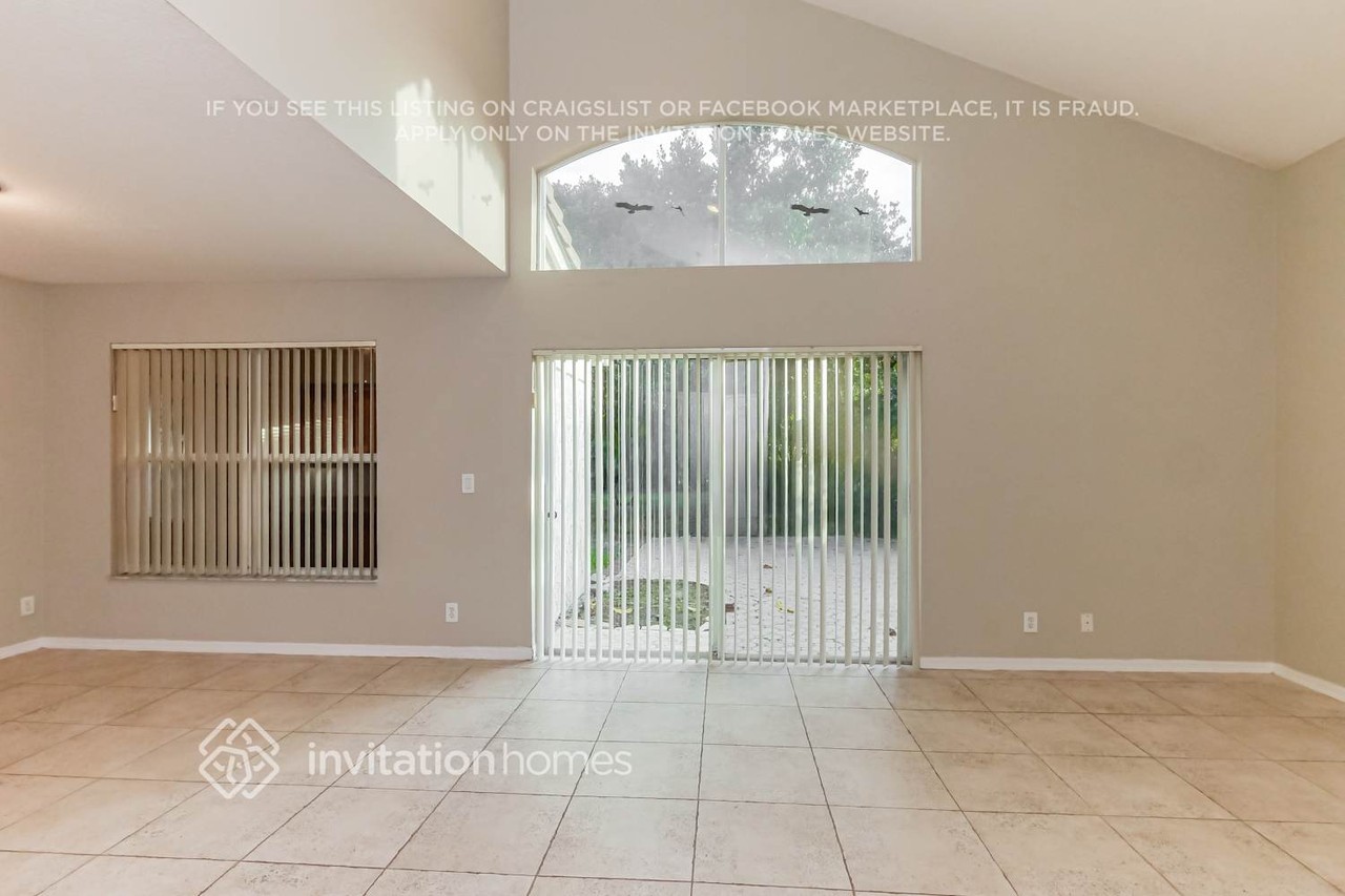 3580 Sw 51st St - Photo 4 of 18