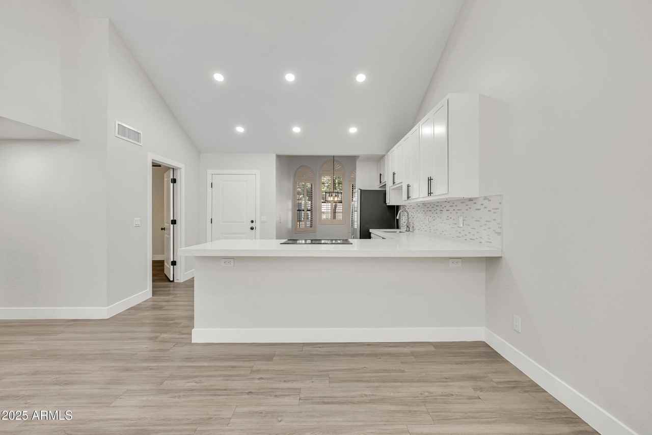 4317 North 29th Way - Photo 4 of 30