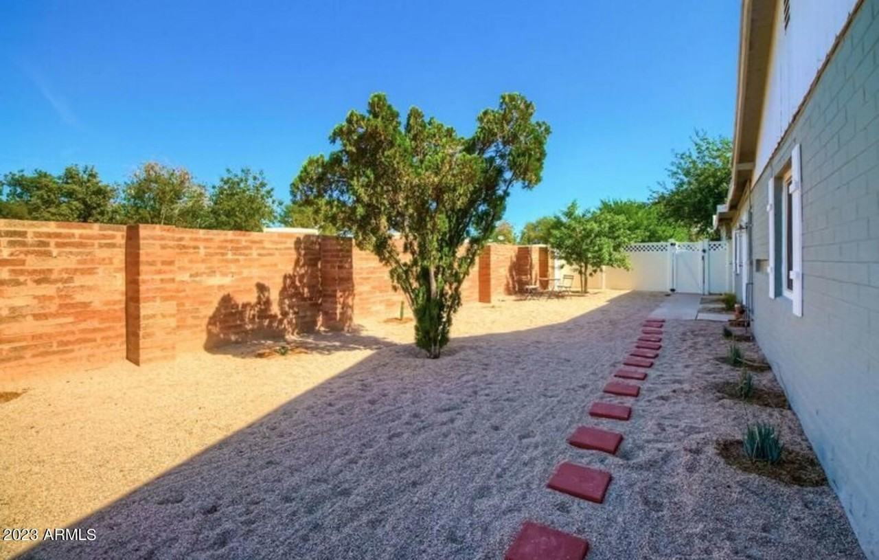 1430 E Meadowbrook Ave - Photo 4 of 18