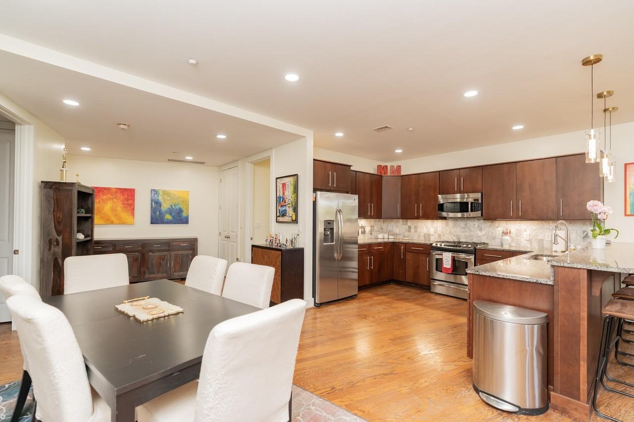 4 Cherokee Boulevard - Photo 3 of 50