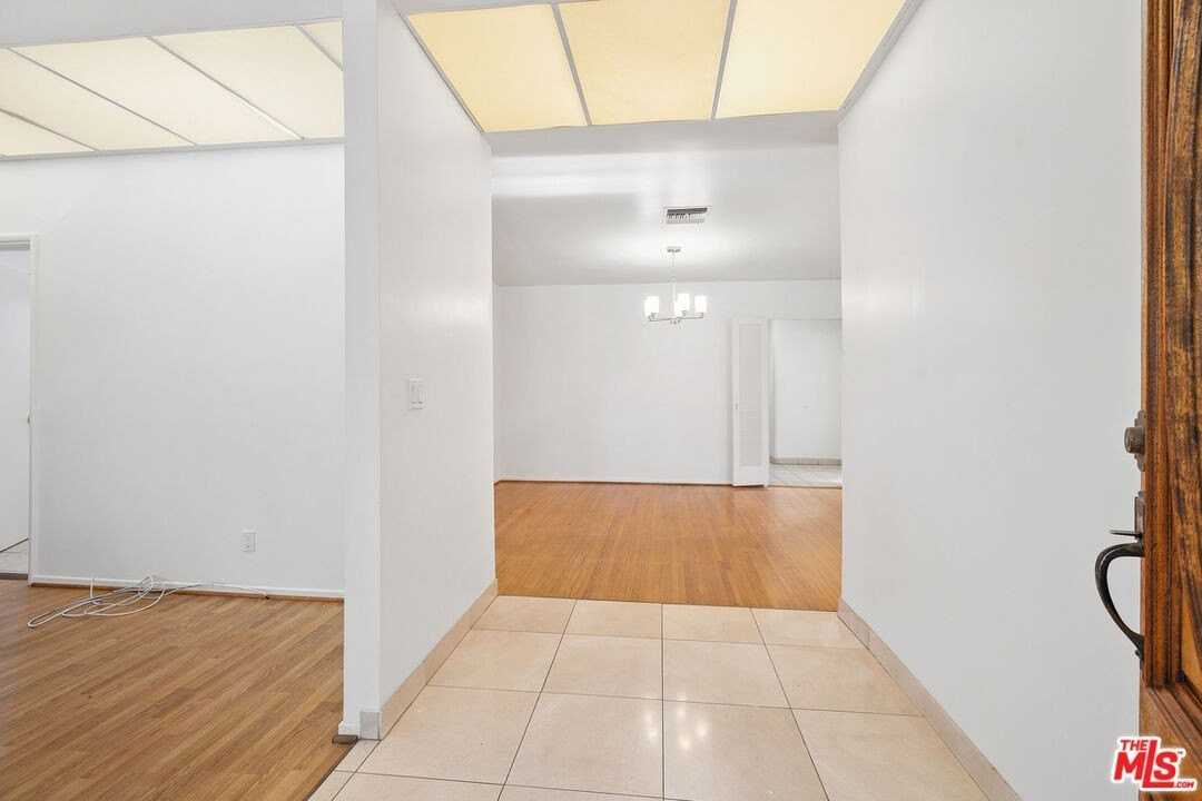 312 South Maple Drive - Photo 6 of 29