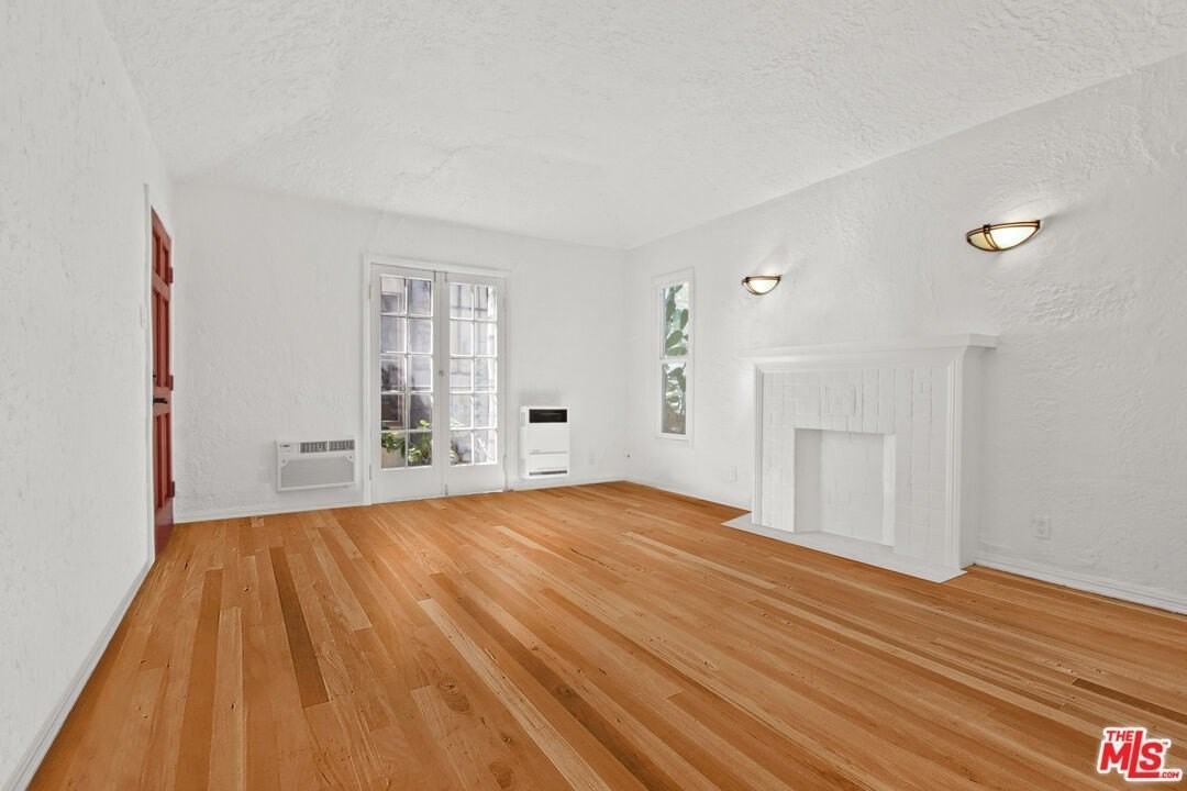 1388 Edgecliffe Drive #1-2 - Photo 2 of 4