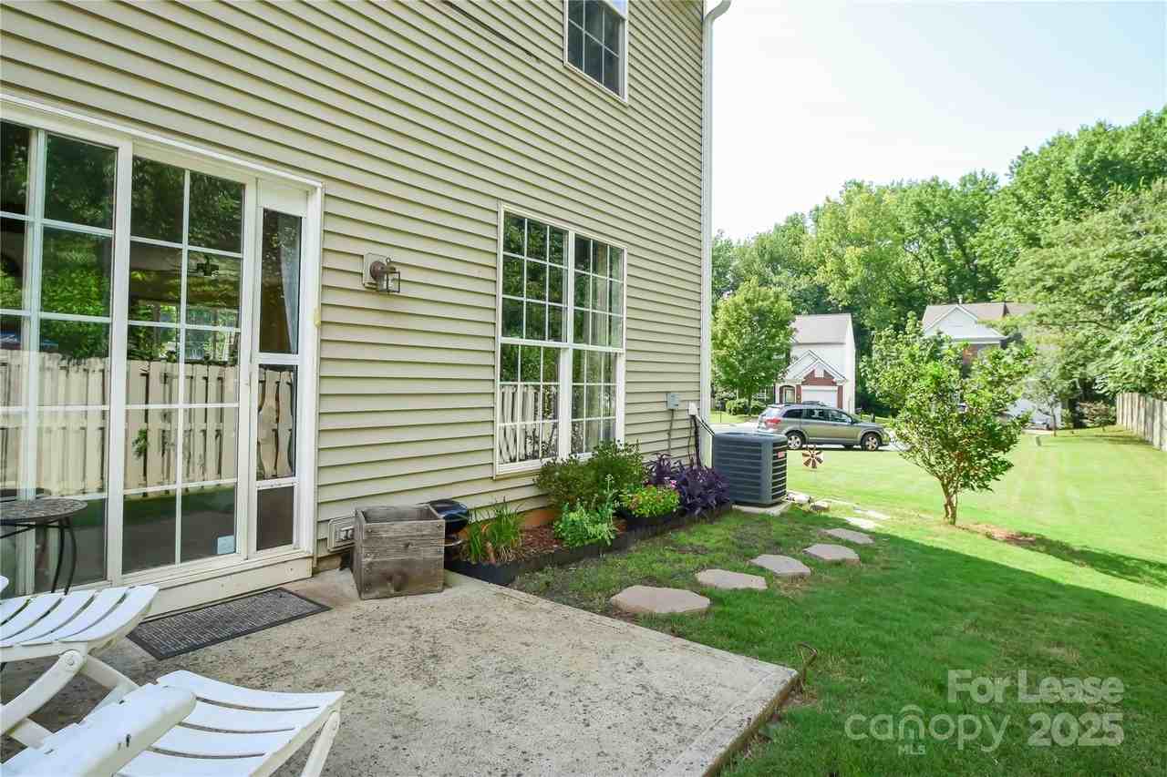 2121 Kaybird Lane - Photo 4 of 34