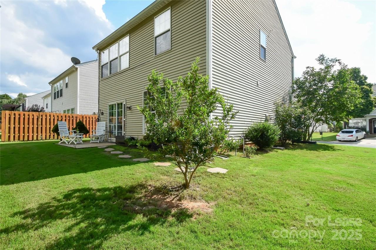 2121 Kaybird Lane - Photo 6 of 34