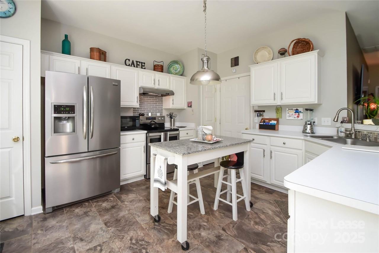 2121 Kaybird Lane - Photo 7 of 34