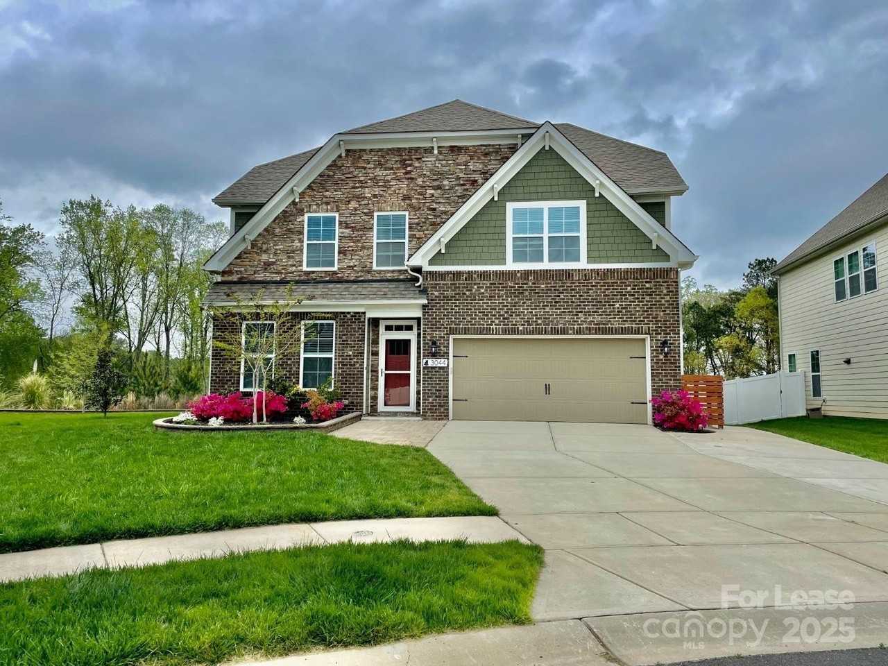 3044 Spinner Ct - Photo 2 of 33