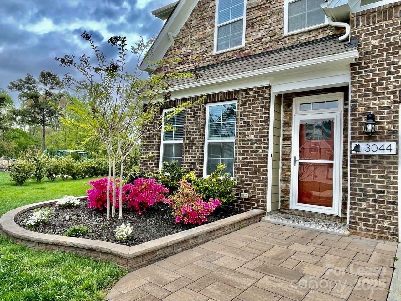 3044 Spinner Ct - Photo 3 of 33