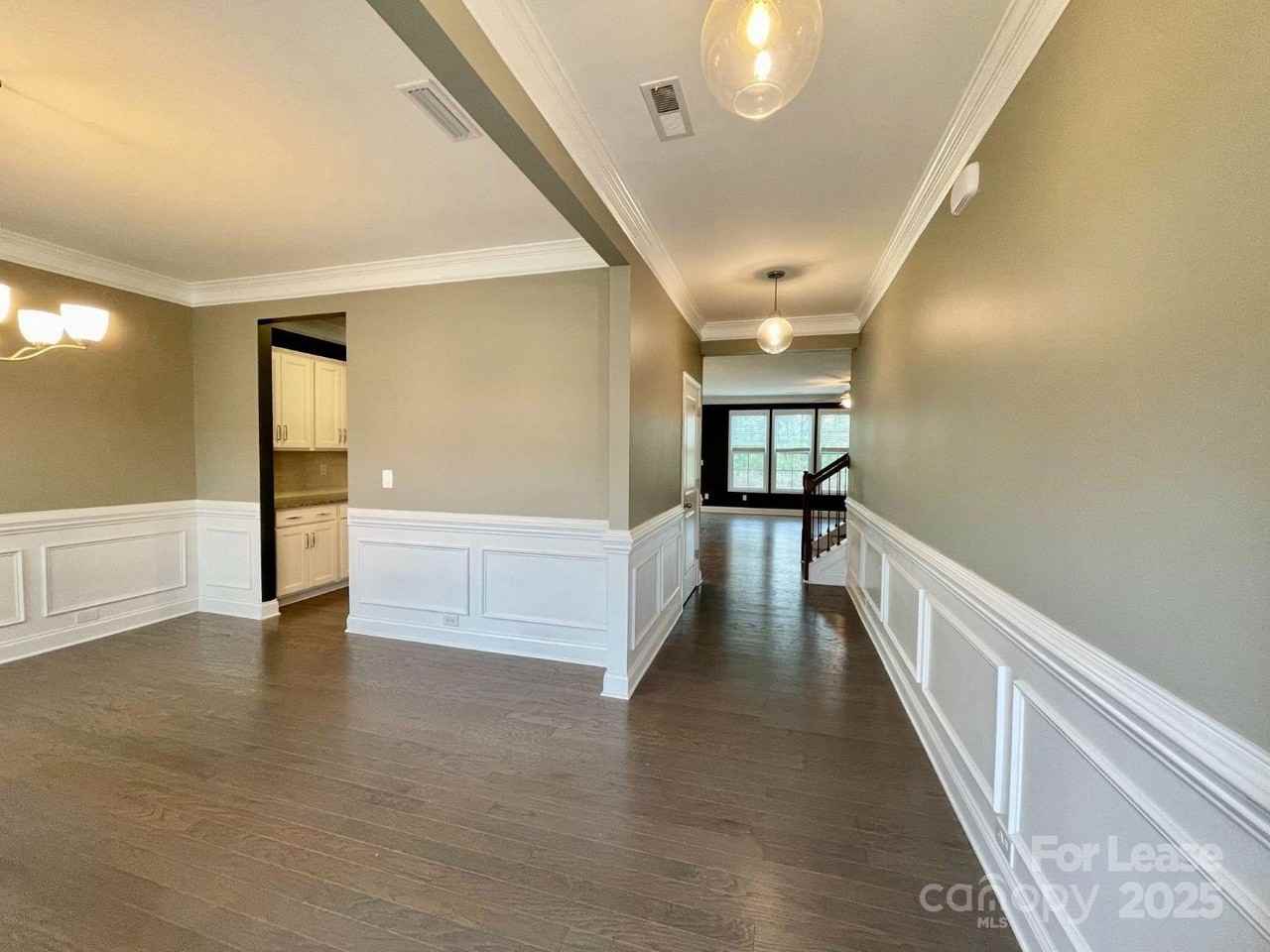 3044 Spinner Ct - Photo 4 of 33