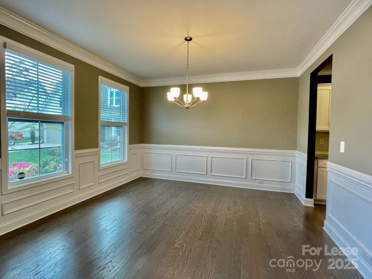 3044 Spinner Ct - Photo 5 of 33