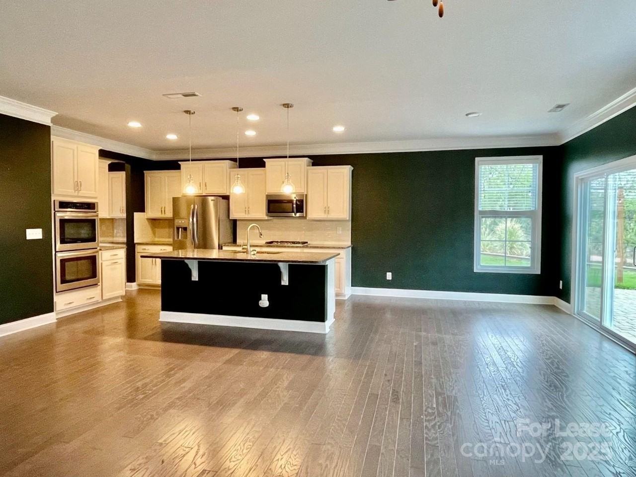 3044 Spinner Ct - Photo 6 of 33