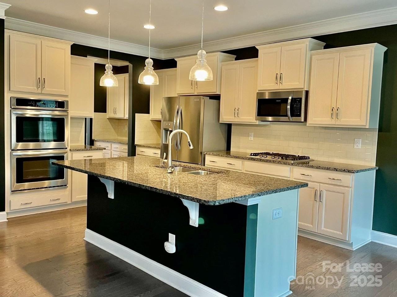 3044 Spinner Ct - Photo 7 of 33