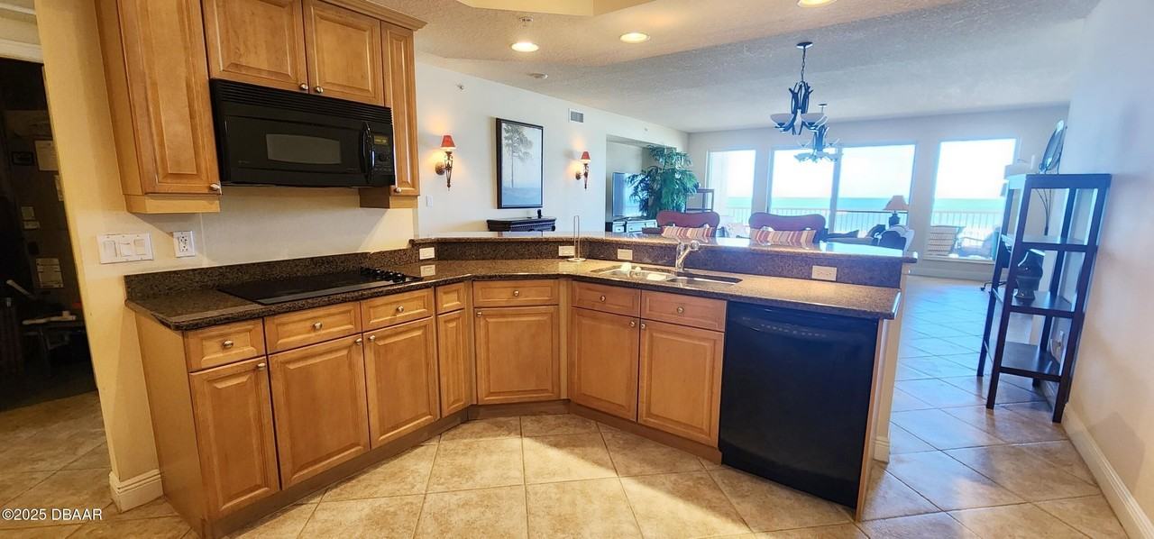 2901 South Atlantic Avenue #402 - Photo 7 of 45