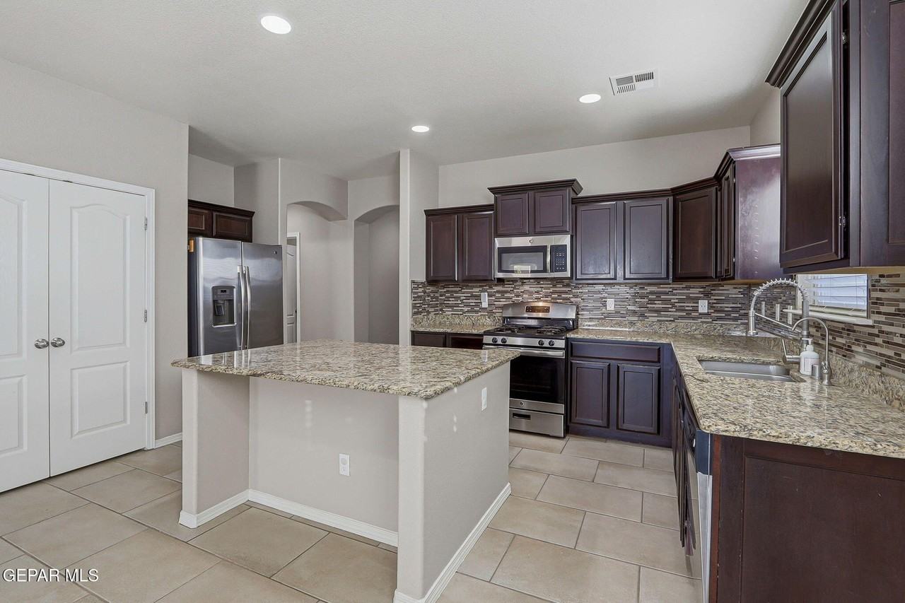 4809 Gabriel Anthony Place - Photo 4 of 25