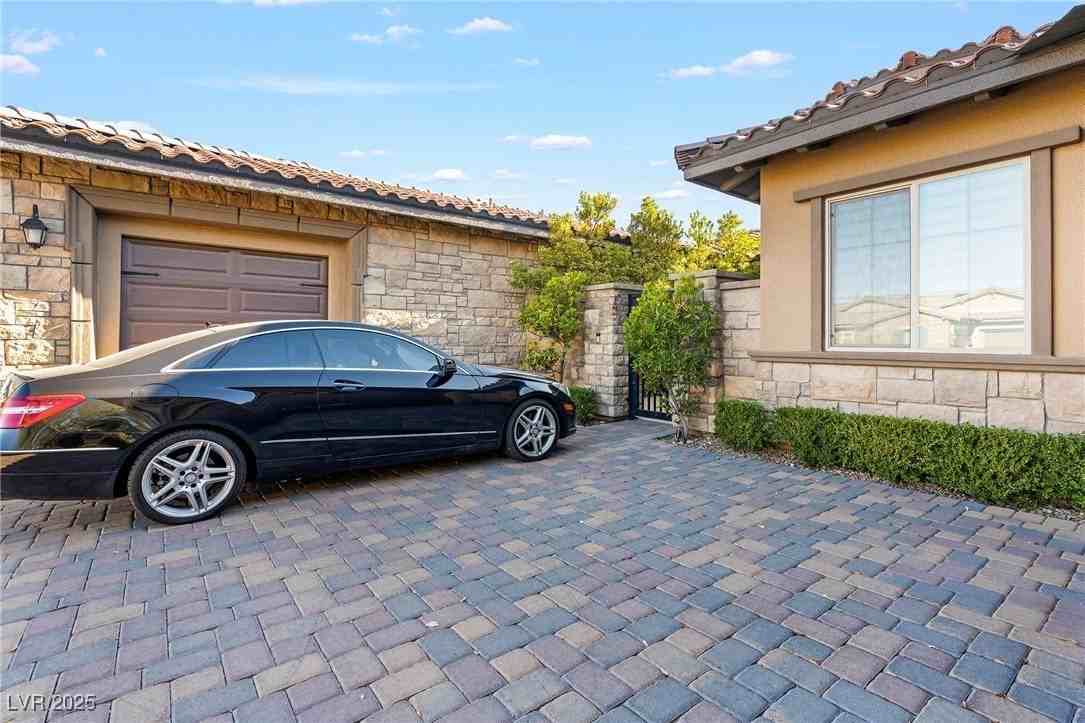 12143 Dorada Coast Avenue - Photo 4 of 42