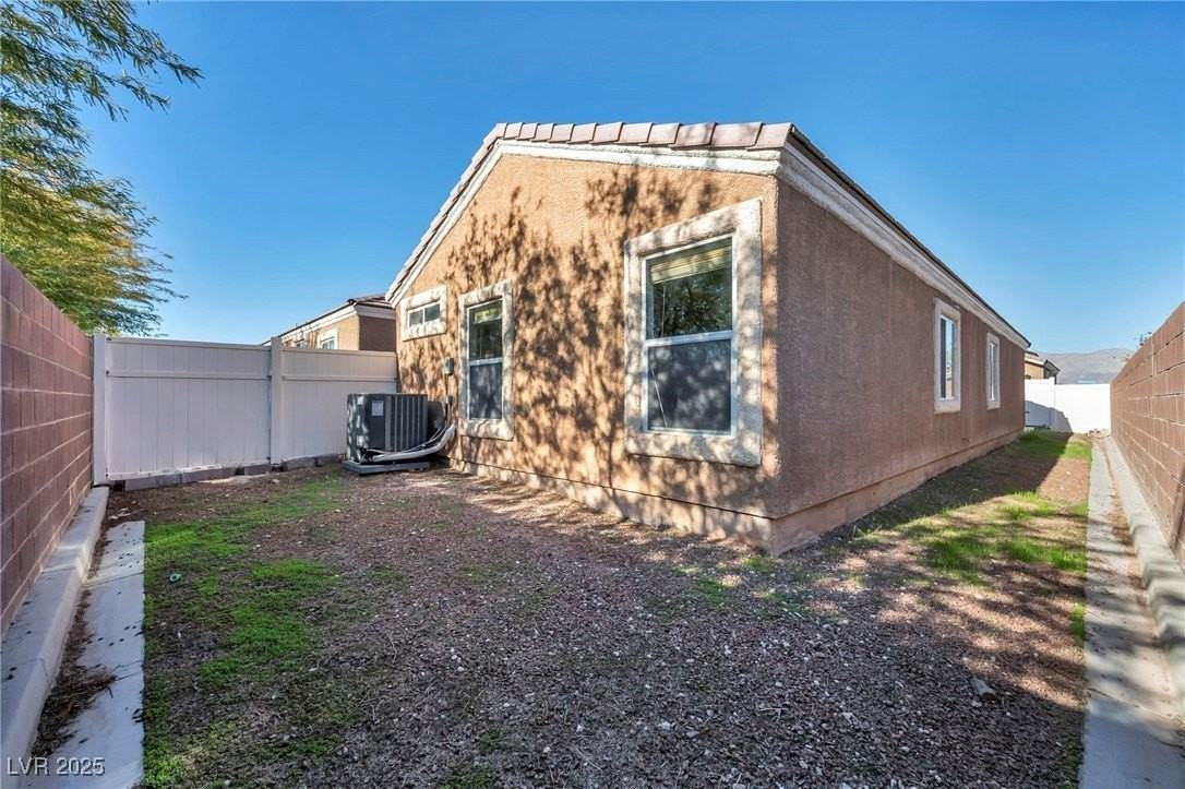 1057 Appleblossom Bloom Avenue - Photo 5 of 41