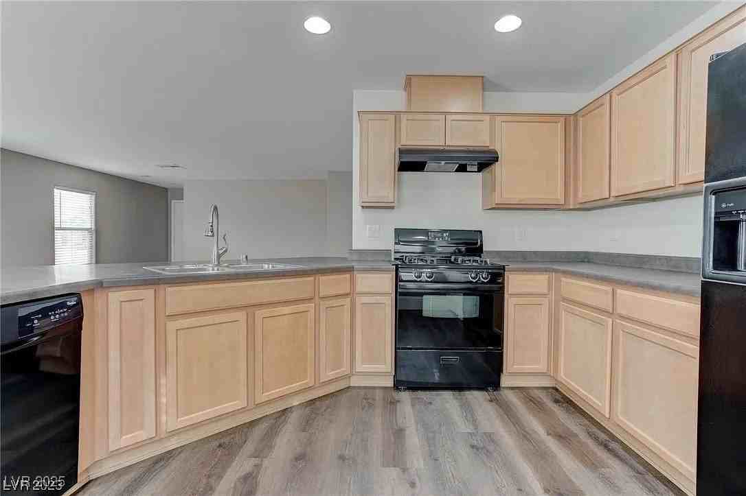 7021 Town Forest Avenue - Photo 2 of 25