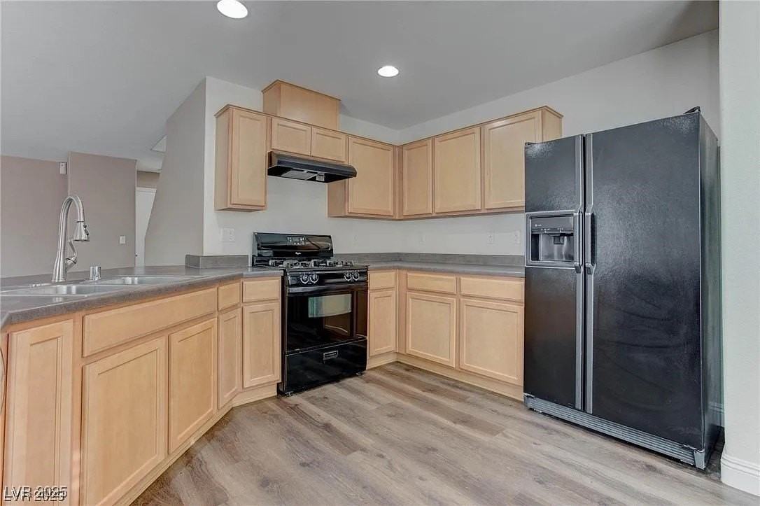 7021 Town Forest Avenue - Photo 3 of 25