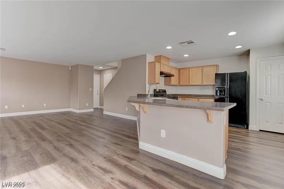 7021 Town Forest Avenue - Photo 4 of 25