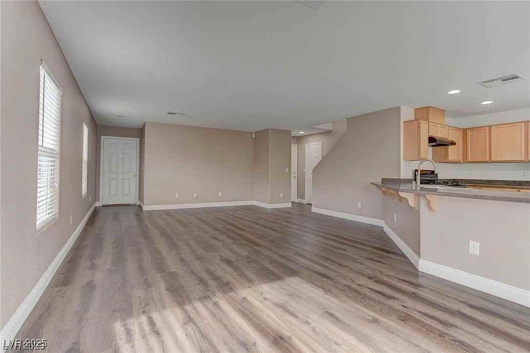 7021 Town Forest Avenue - Photo 6 of 25