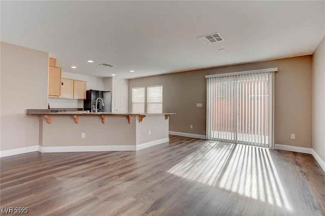 7021 Town Forest Avenue - Photo 7 of 25