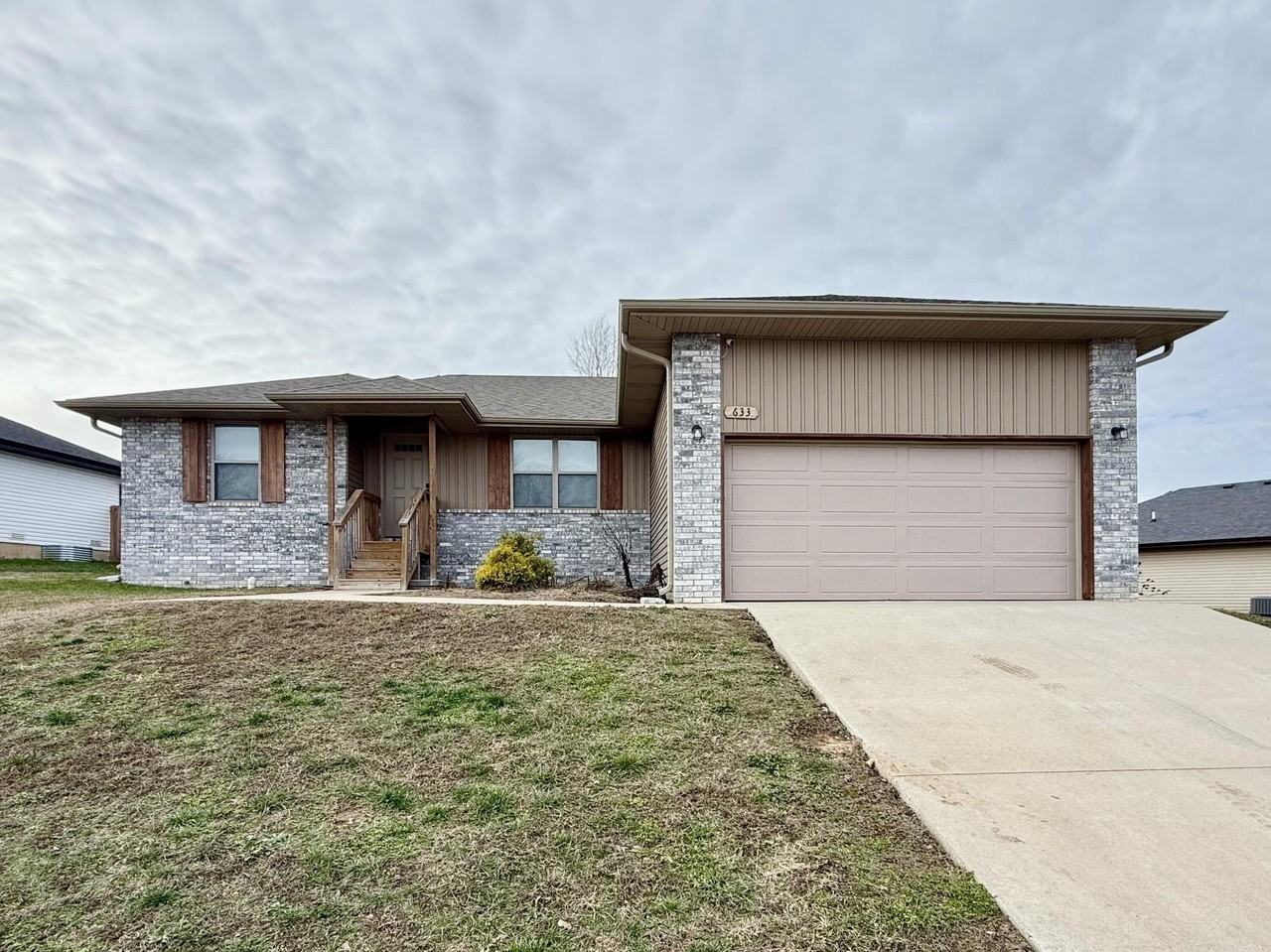 633 Southgate Street - Photo 2 of 39