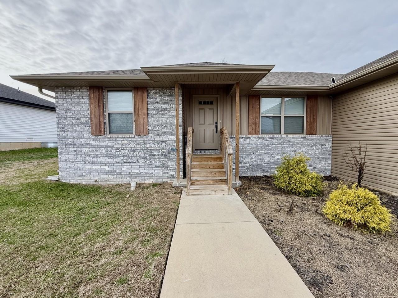 633 Southgate Street - Photo 3 of 39