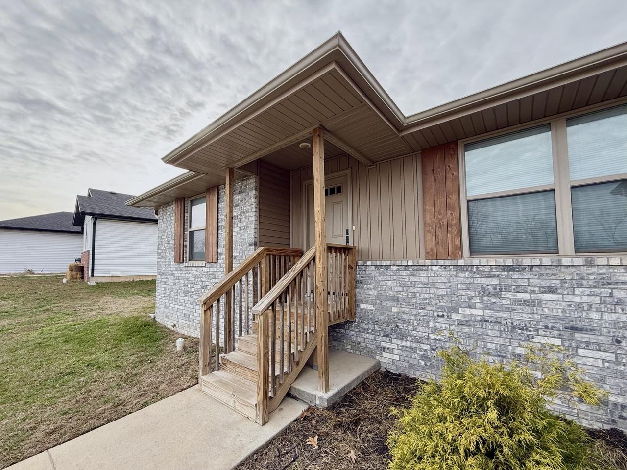 633 Southgate Street - Photo 4 of 39