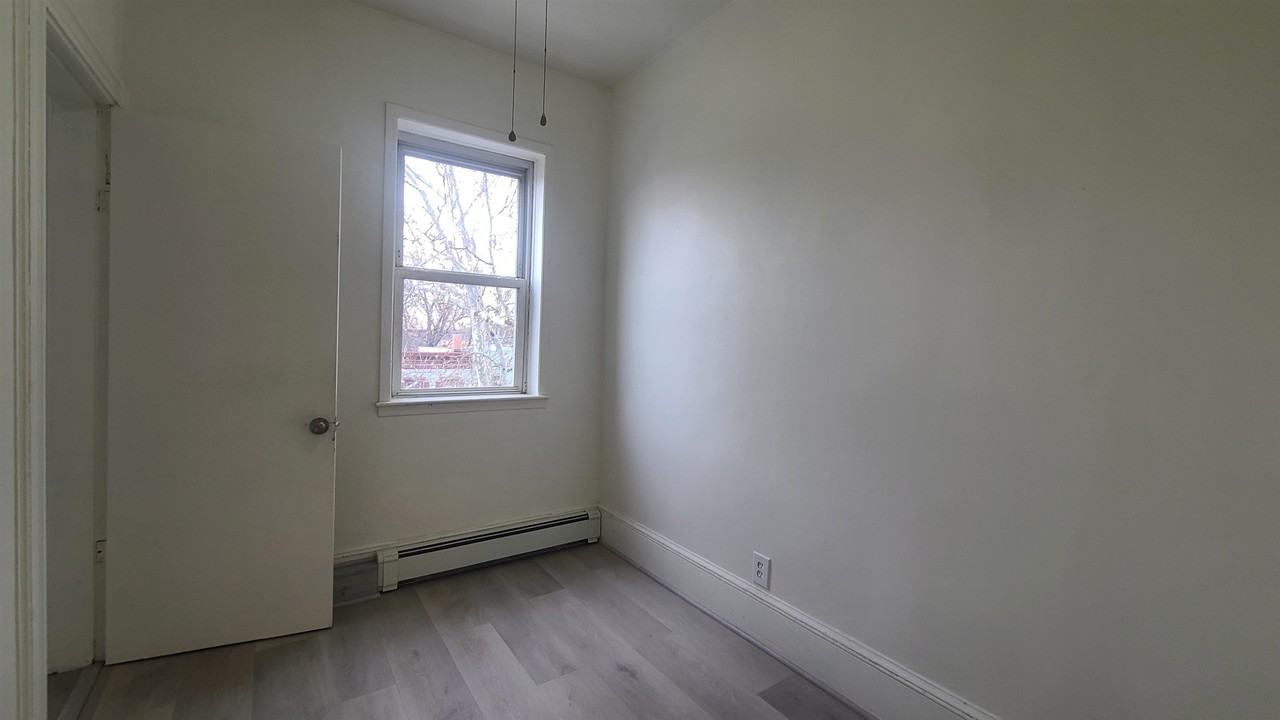 242 Bowers St #3 - Photo 5 of 18