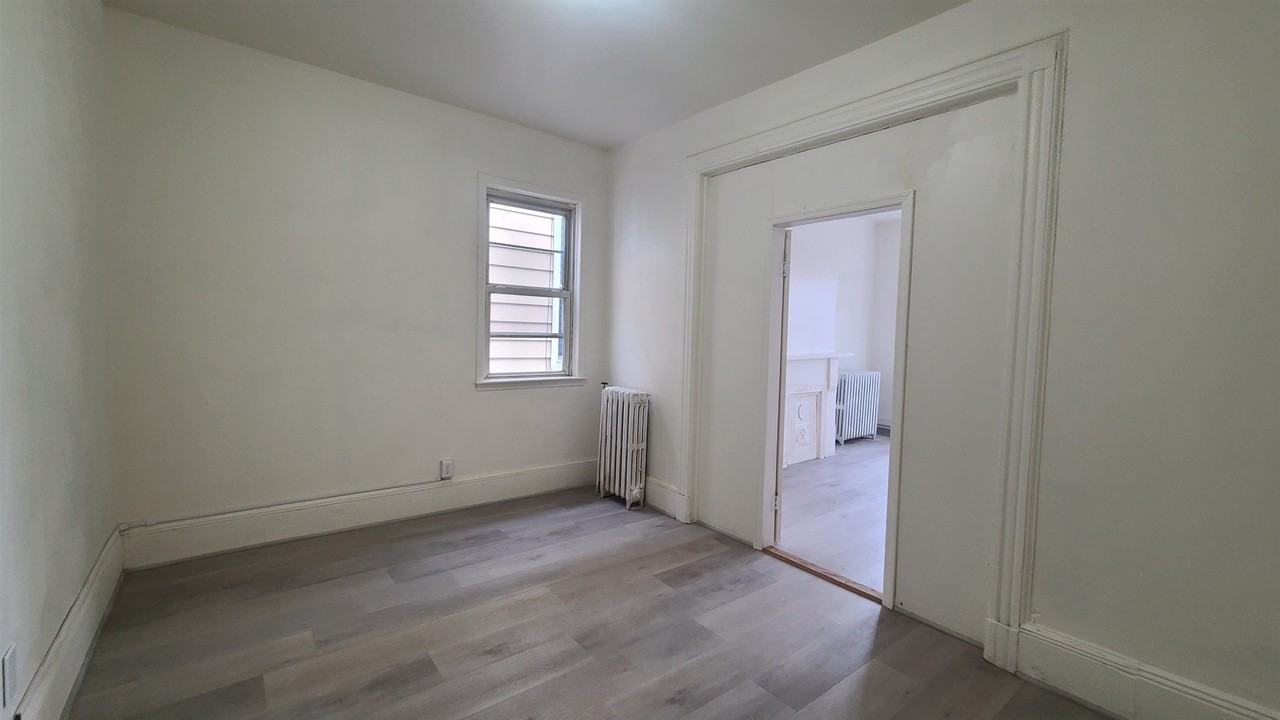 242 Bowers St #3 - Photo 6 of 18