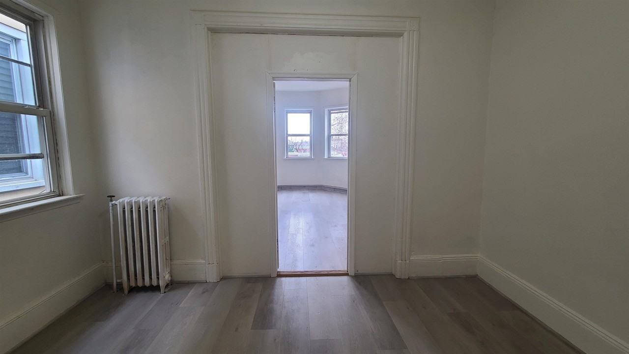 242 Bowers St #3 - Photo 7 of 18