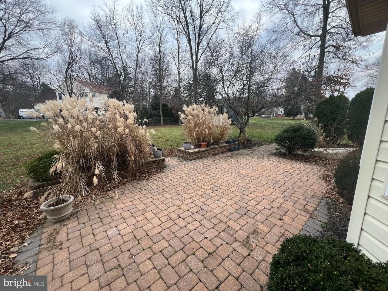 697 Wimbledon Ln - Photo 4 of 24