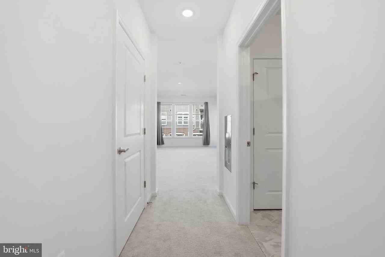 13970 Englefield Drive - Photo 5 of 36