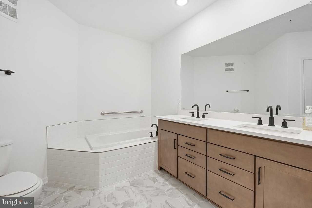 13970 Englefield Drive - Photo 6 of 36