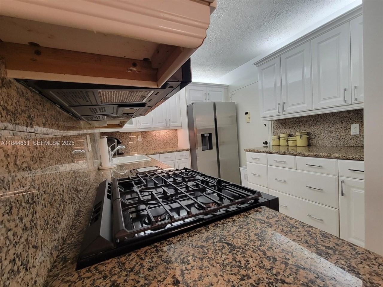 3140 S Ocean Dr #1102 - Photo 4 of 30