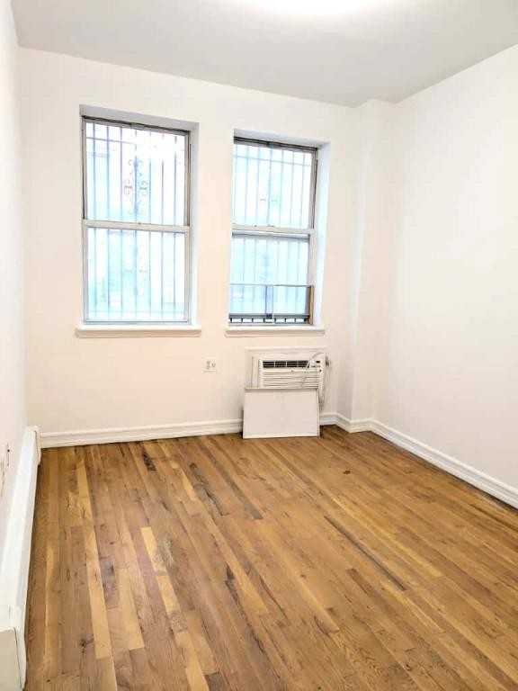 443 West 50th Street - Photo 4 of 10