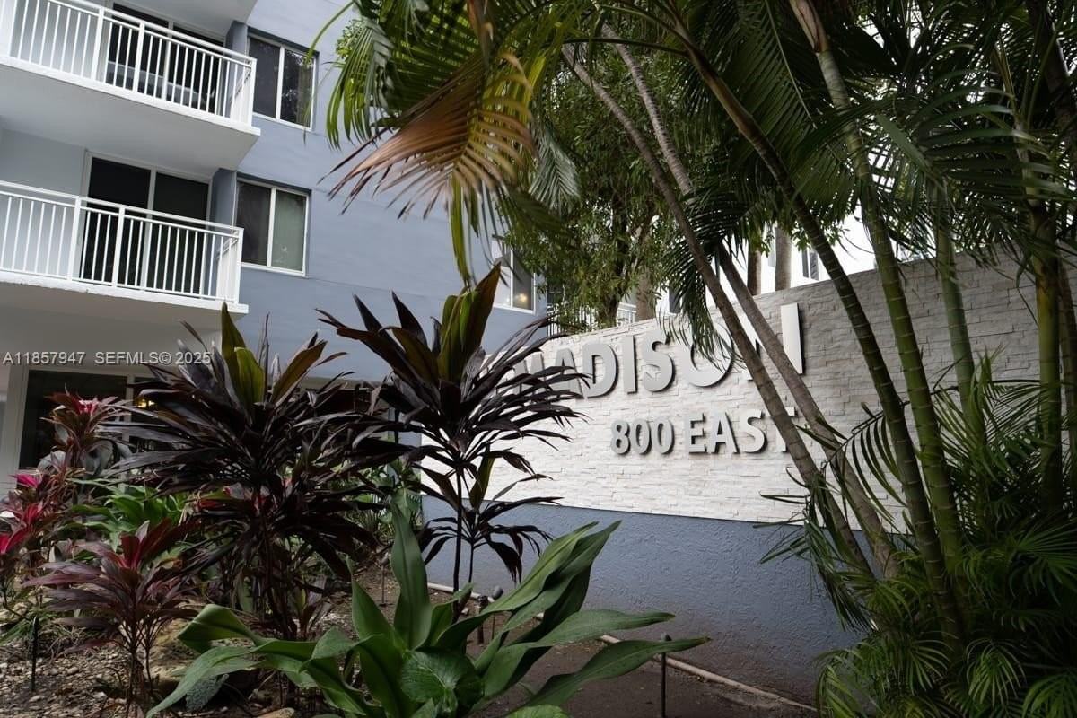 800 N Miami Ave #E606 - Photo 3 of 25