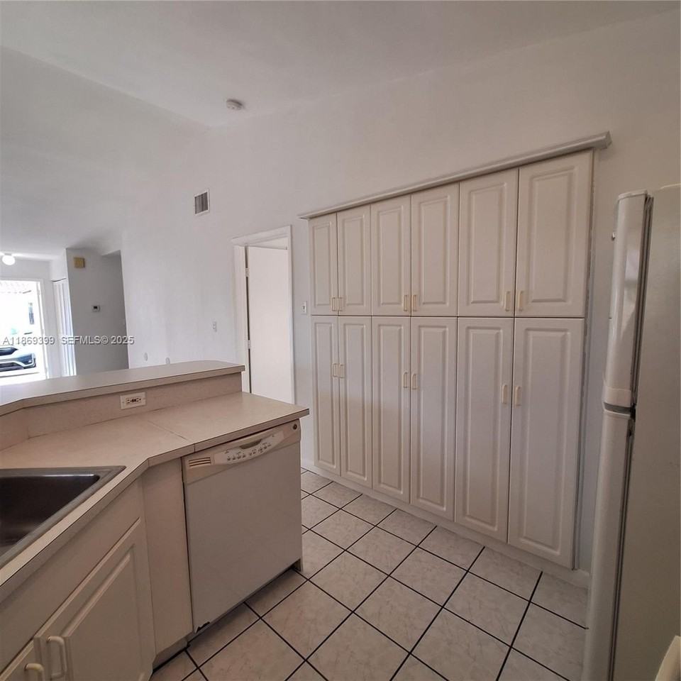 3214 San Remo Circle - Photo 6 of 24