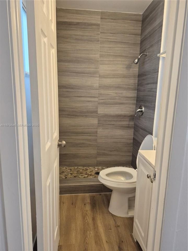 216 Sw 9th St #2 - Photo 4 of 19