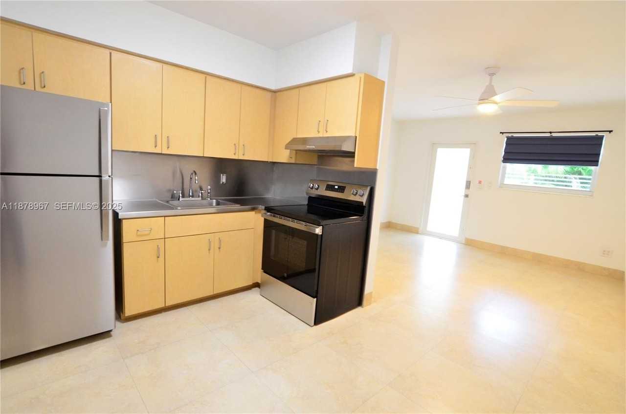 3050 Virginia St - Photo 2 of 23