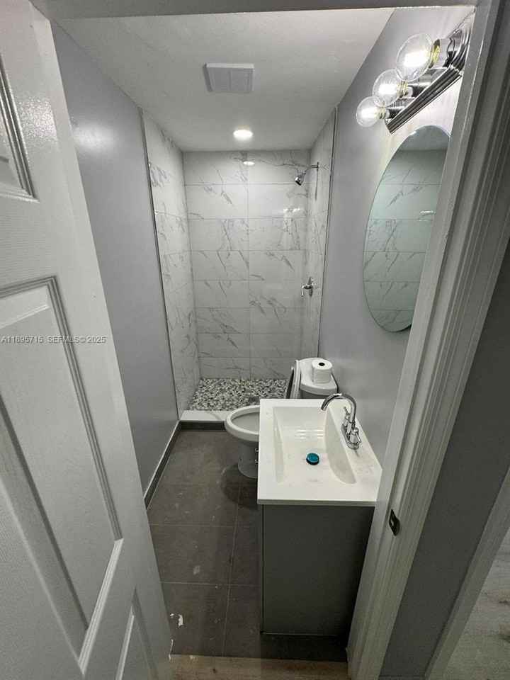 1115 9th St #A - Photo 6 of 7