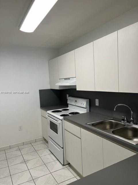 961 West 44th Street - Photo 5 of 35