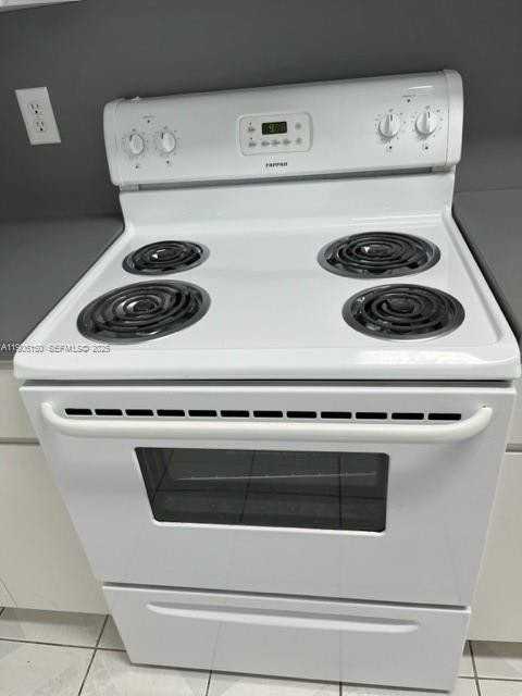 961 West 44th Street - Photo 6 of 35