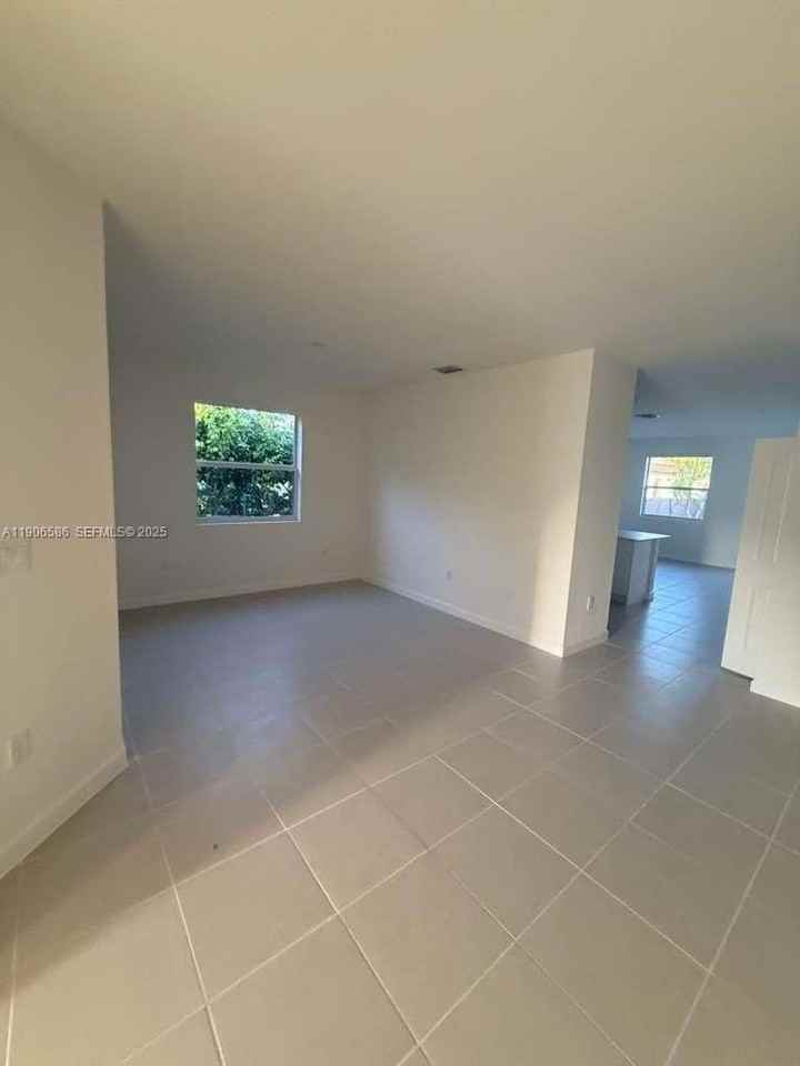 16203 Sw 147th Ave - Photo 4 of 17