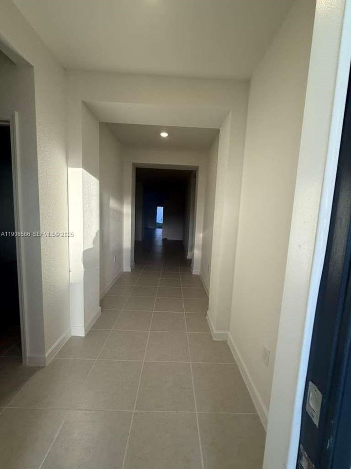 16203 Sw 147th Ave - Photo 5 of 17